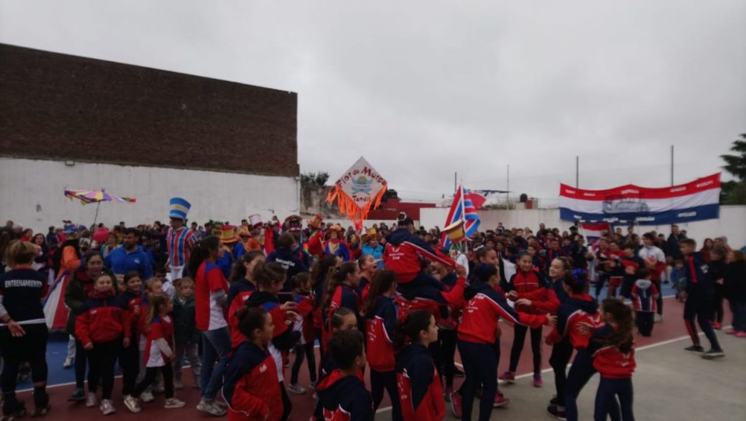 La comunidad tricolor colmó el polideportivo para presentar su sueño en ShowMatch