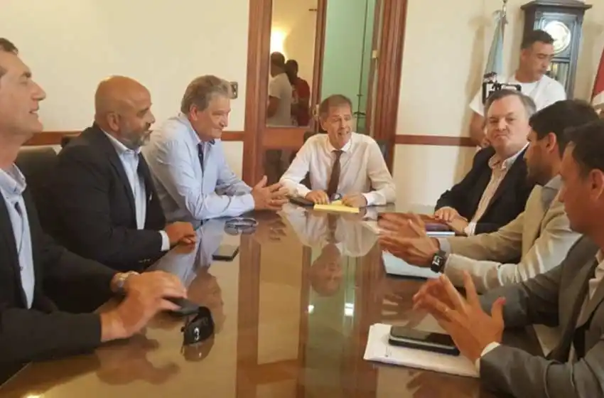 Reunión entre Perotti y la UCR: negociaciones sobre la Ley de Necesidad Pública y las atribuciones del Ejecutivo