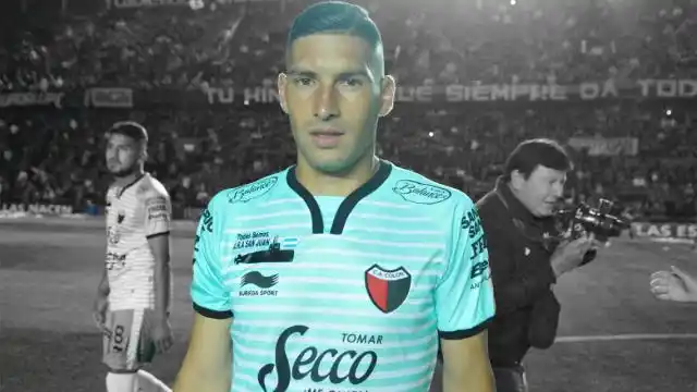 Colón y una camiseta especial en apoyo a los tripulantes del submarino ARA San Juan