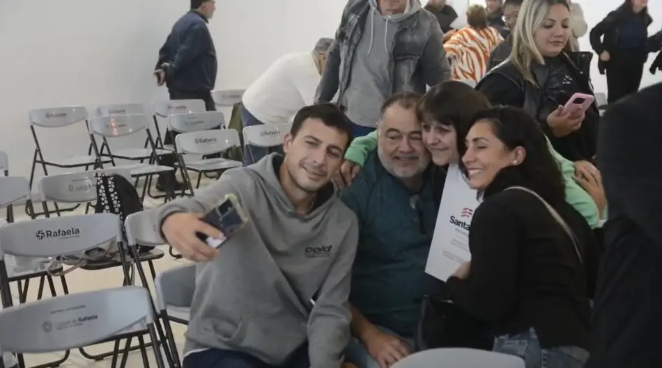 Familias rafaelinas recibieron la escritura de sus viviendas