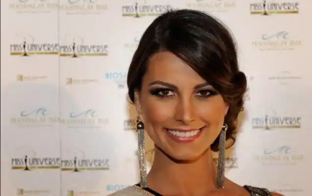 Stefanía Fernández se derrite de amor por su bebé