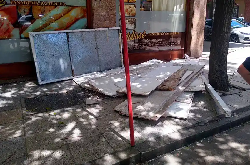 Trasladan a un trabajador tras la caída de un andamio