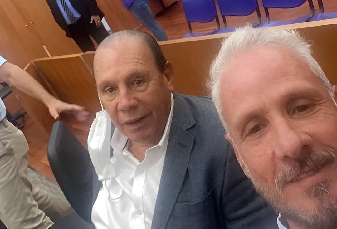 Una de las imágenes que su hijo, "Huguitín", publicó en redes sociales junto a él.