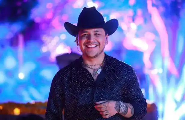 A hielazo limpio le protestan a Christian Nodal en Bolivia (Video)