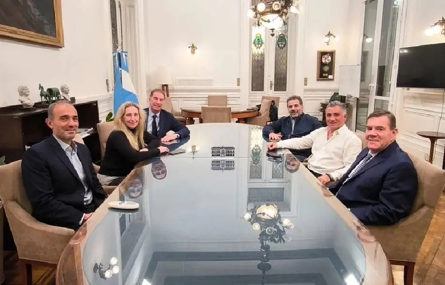 Diálogos. Llevan adelante dirigentes políticos de la Libertad Avanza y del Pro