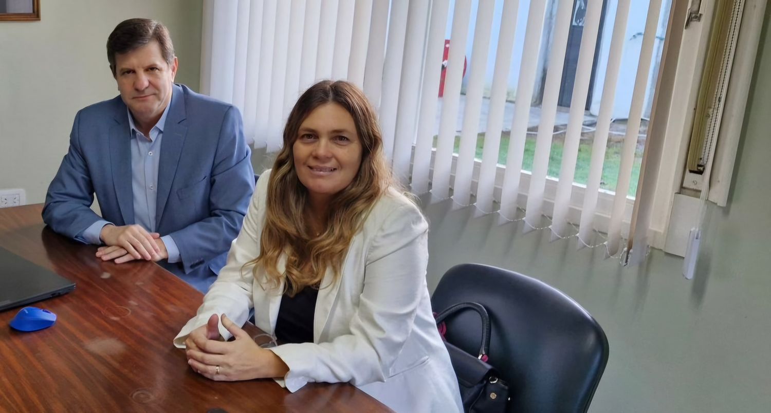 La diputada provincial Silvana Di Stefano junto al secretario de Gobierno, Municipios y Comunas de la provincia, Horacio Ciancio.