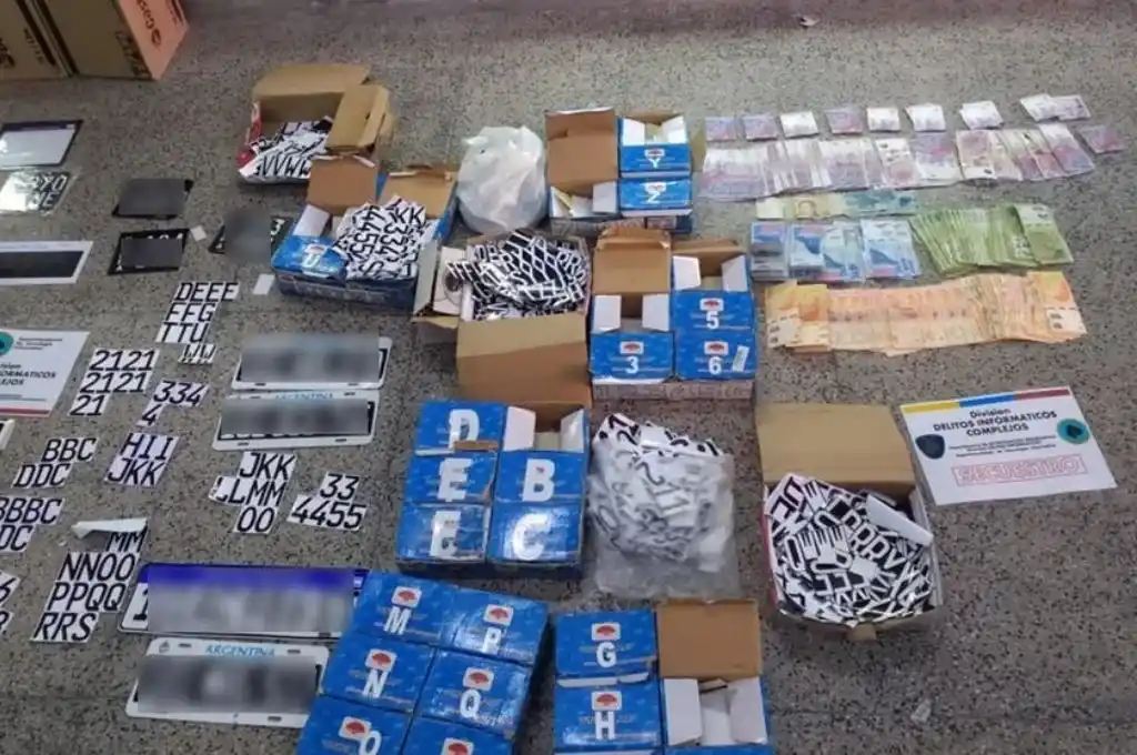 Desarticulan banda que falsificaba patentes para “motochorros”