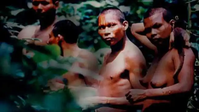 Prostitución, drogas y alcohol extinguen a los indígenas Nukak en Colombia