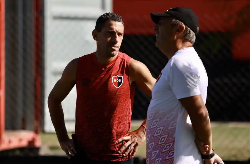 Por ahora sigue afuera: Kudelka evalúa otro equipo sin Maxi Rodríguez