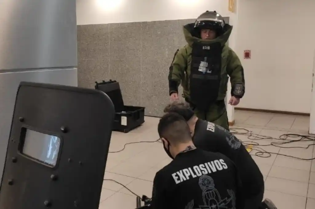 Desactivan un explosivo en el aeropuerto de Rosario