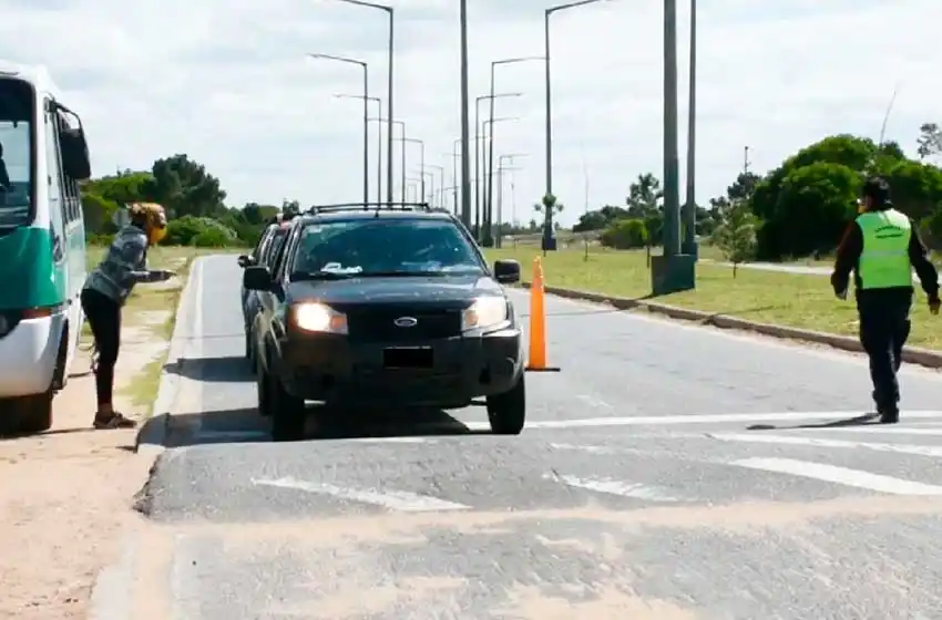 Concejal hizo controlar una camioneta y hallaron a una mujer escondida en el baúl queriendo ingresar a Villa Gesell