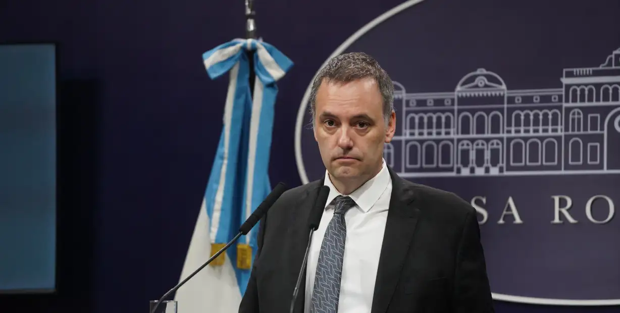 “El Estado no es un espacio para otorgar beneficios especiales ni días sabáticos que no tienen justificación”, señalo Adorni.
