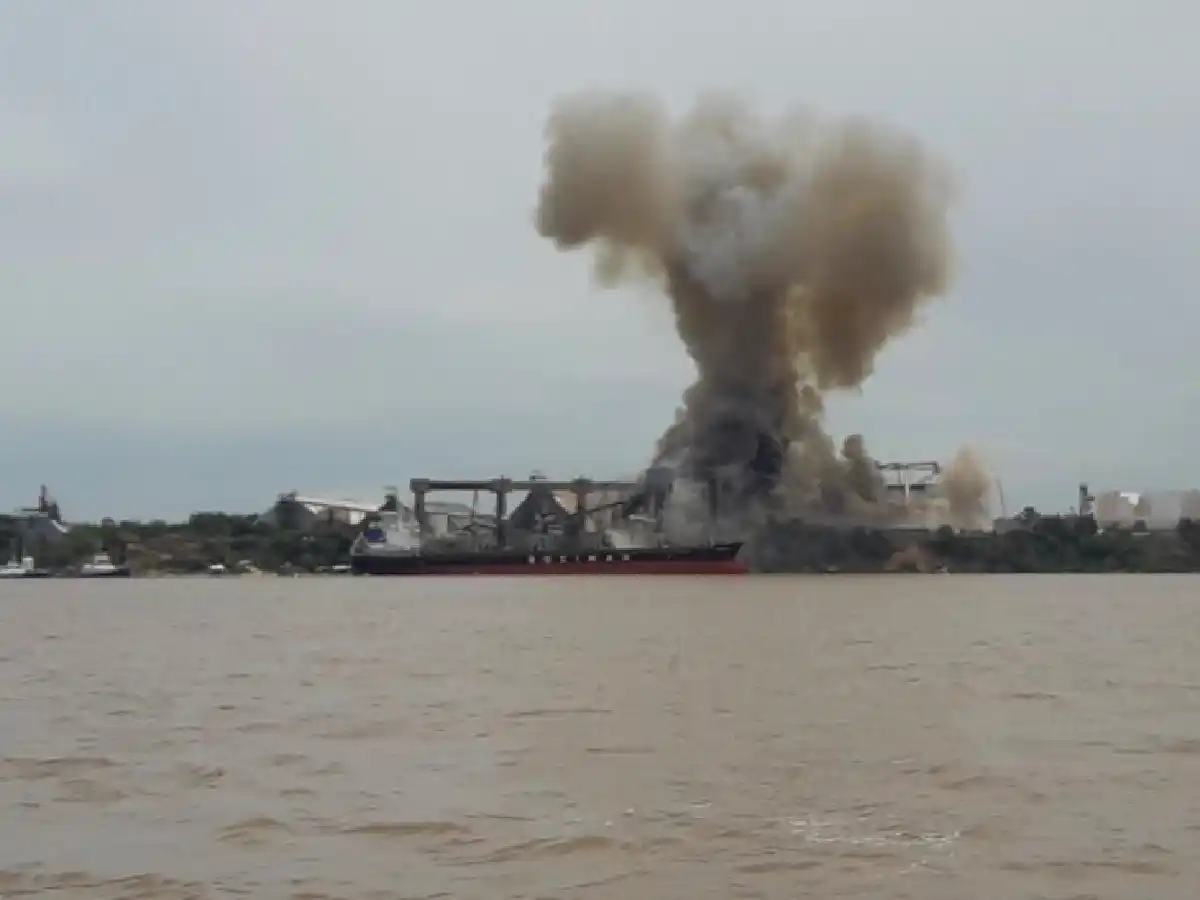 Tremenda explosión en una cerealera: al menos un muerto 