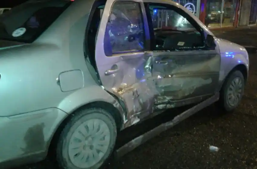 Manejaba ebrio y cruzó semáforo en rojo: produjo un choque múltiple