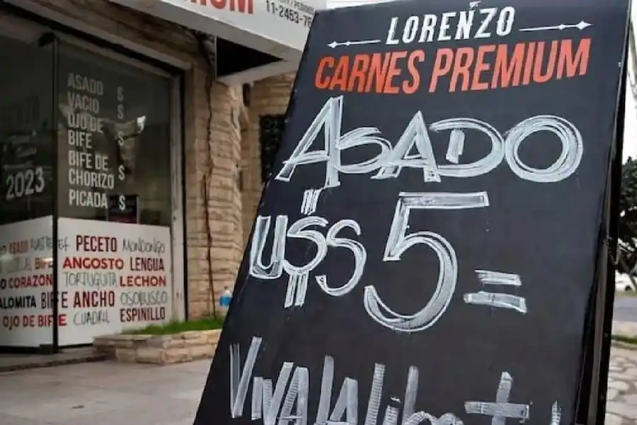 Una carnicería bonaerense publicó el precio del asado en dólares y se volvió viral