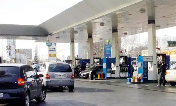 YPF aumentó el precio de los combustibles un 2,5% en promedio en todo el país