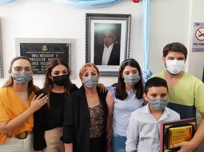 Homenaje a dos médicos fallecidos por covid-19