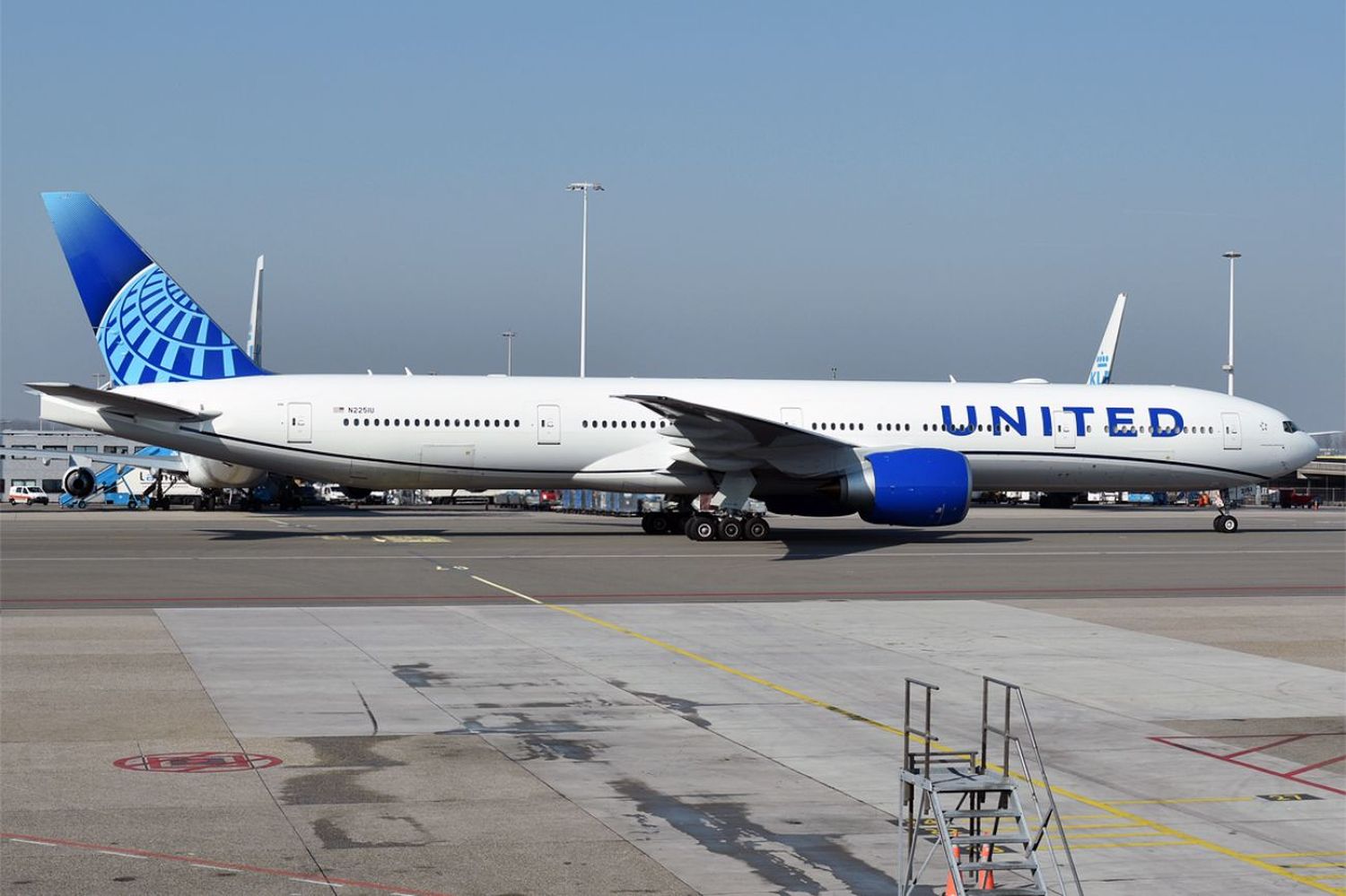 United consolidates Tokyo operations and begins flights between Washington and Haneda