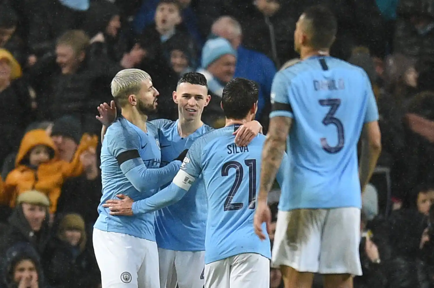 Uno de Agüero para un City avasallante