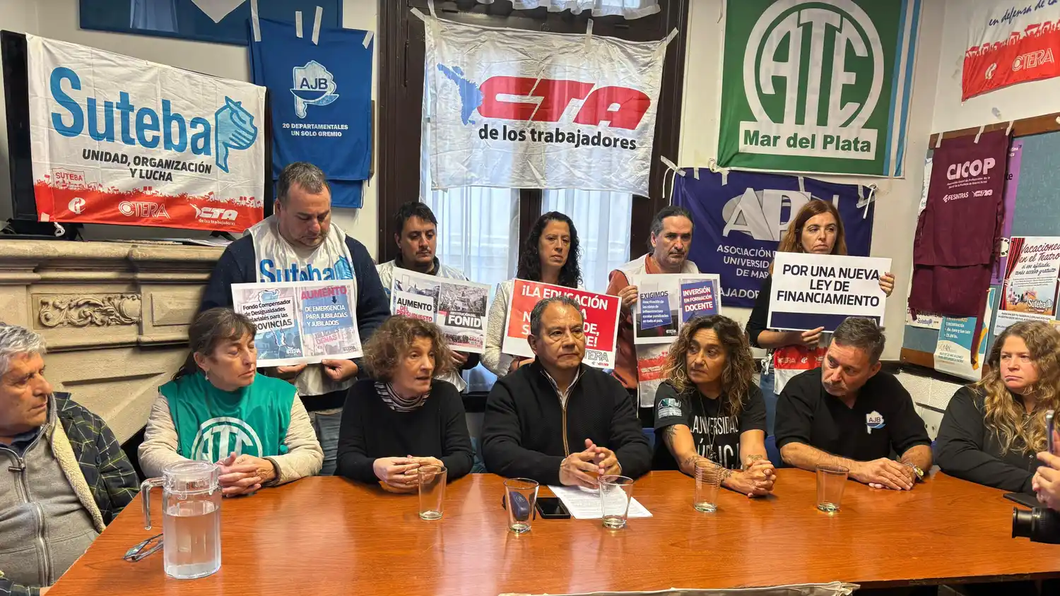 Conferencia de prensa de gremios docentes