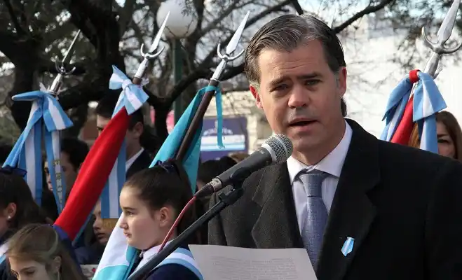 En la plaza Belgrano, se realizó el acto del Día de la Bandera 