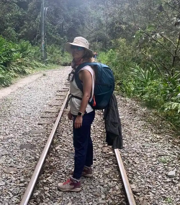 Caminando por las vías de Hidroeléctrica-