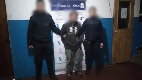 Villa Cariño: Intentó entrar a robar con una escopeta de utilería y fue detenido