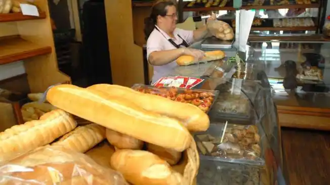 Panaderos aseguran que desde el lunes habrá pan a un precio accesible