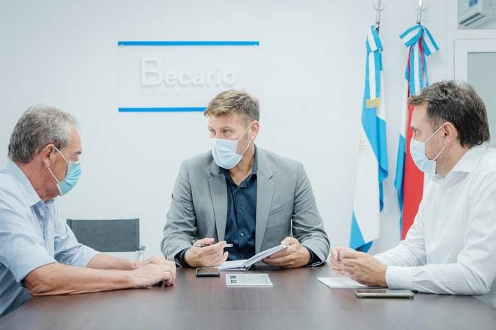El Becario acuerda acciones con la Secretaría de Industria y Comercio  en beneficio de los estudiantes