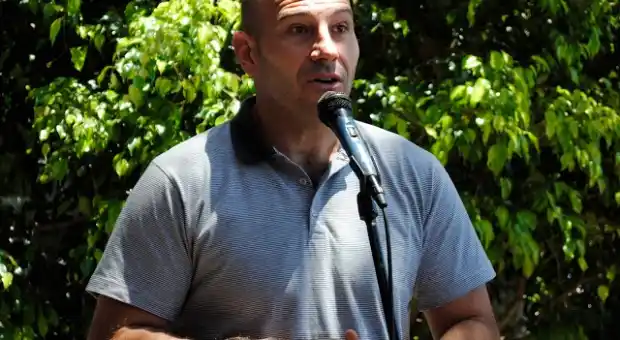 Martiniano Molina confundió el "Pozo de Quilmes" con un bache