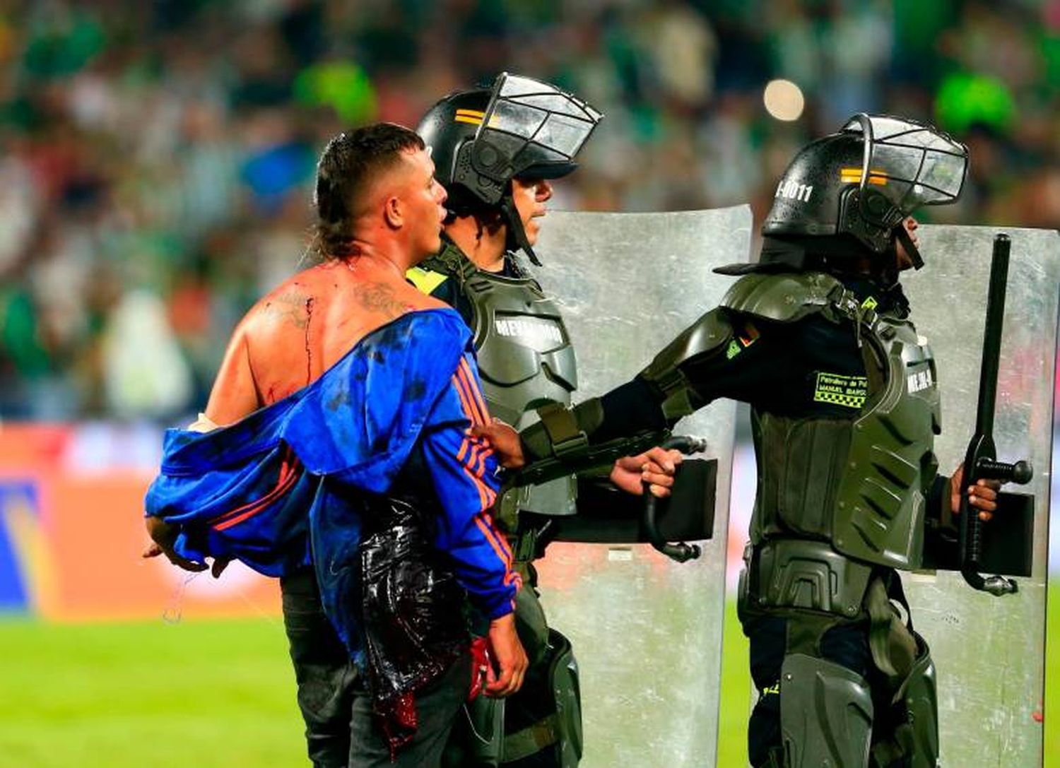 Una batalla campal en en el partido de Atlético Nacional y Junior de Barranquilla dejó 21 heridos