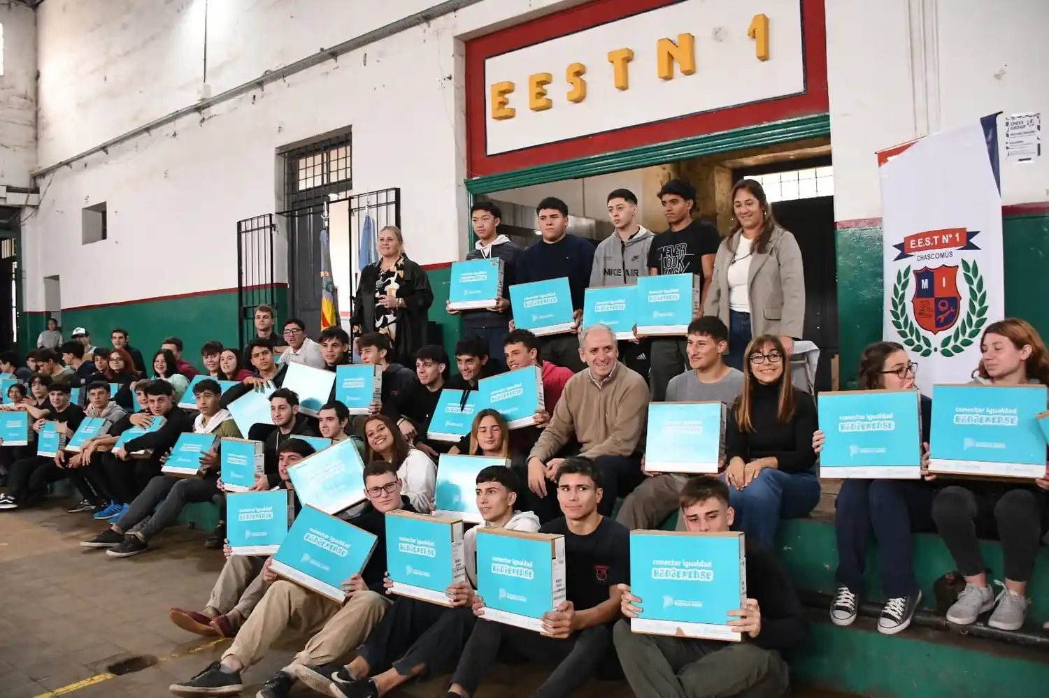El Intendente entregó 135 computadoras a los alumnos de la escuela Técnica Nº1 y Secundarias Nº7 y Nº 5