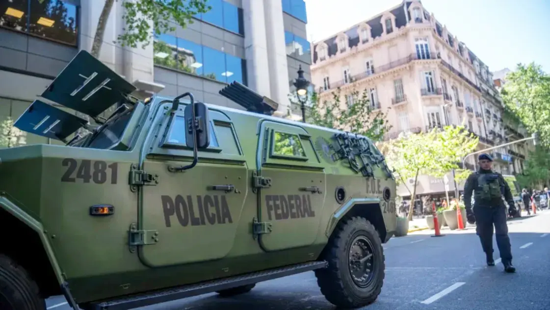 Tras el ataque de Irán a Israel, el Gobierno volvió a elevar el nivel de alerta en todo el país