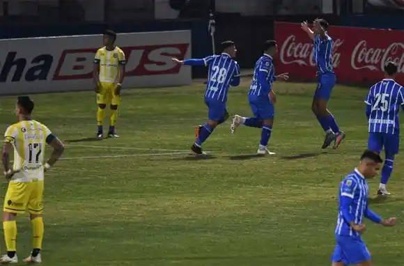 Apuntó a Mendoza: Carloni se quejó por el trato que tuvo Central en la derrota ante Godoy Cruz