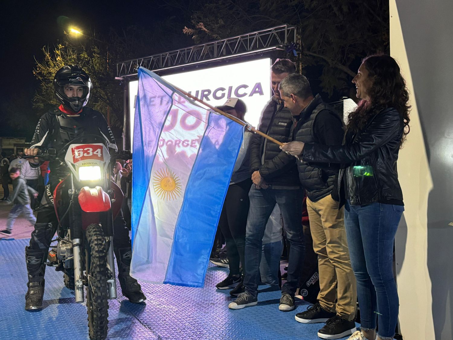 Di Gregorio en el momento de la largada del rally.