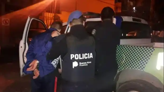 Asaltaron a una mujer y la privaron de su libertad