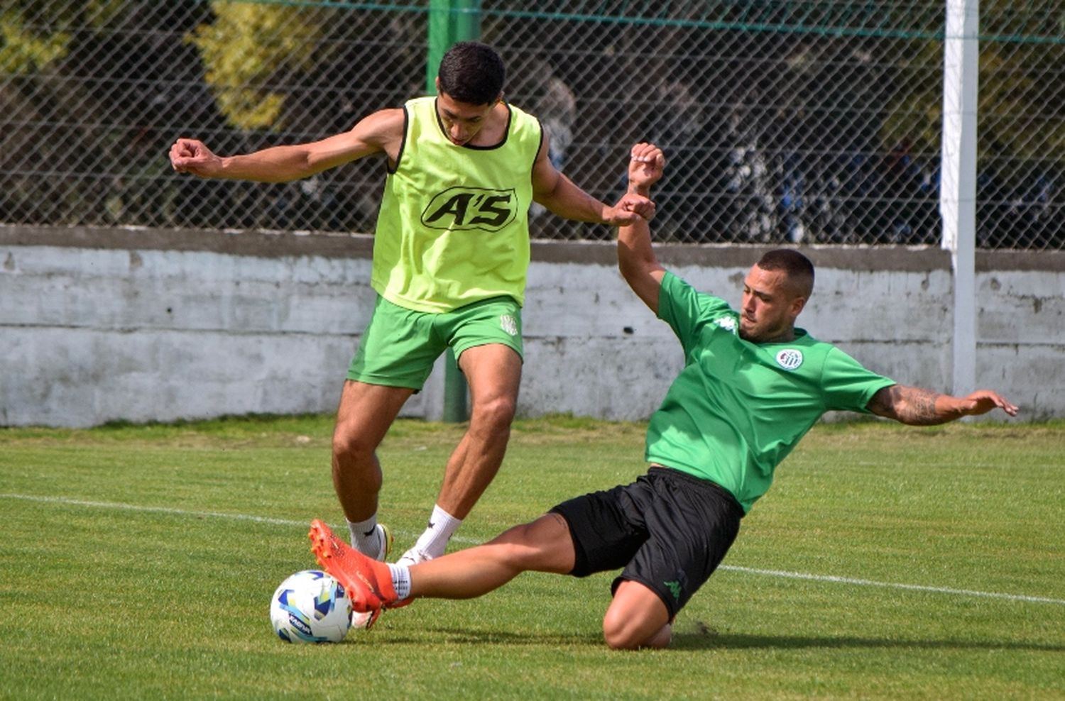 Kimberley sumó minutos de fútbol y cuatro refuerzos