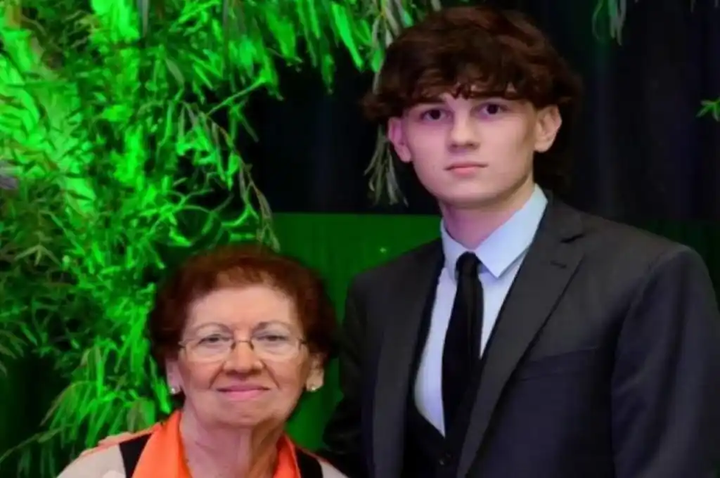 Haas con su abuela Sofía, la que le generó la curiosidad y el amor por la historia de su pueblo. Foto: Gentileza.