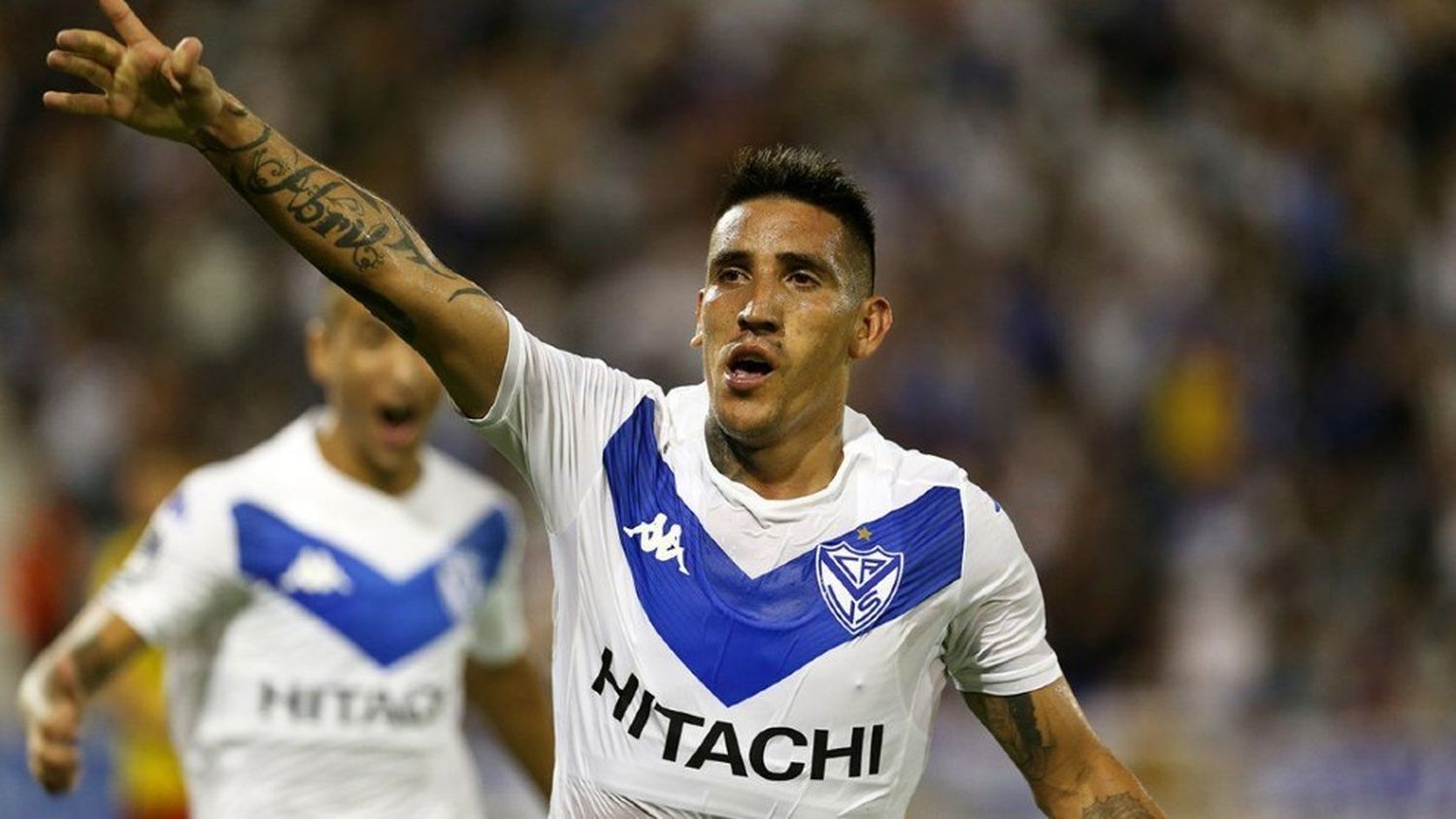 Racing aprobaría el trueque Ricardo Centurión por Agustín Bouzat