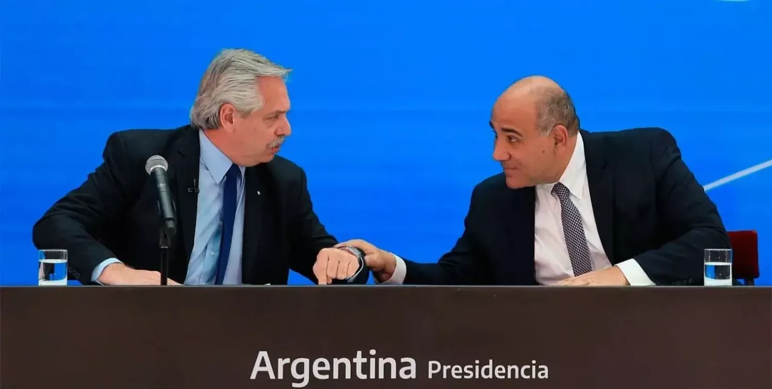 Alivio en el Gobierno por el descenso del dólar blue y los financieros