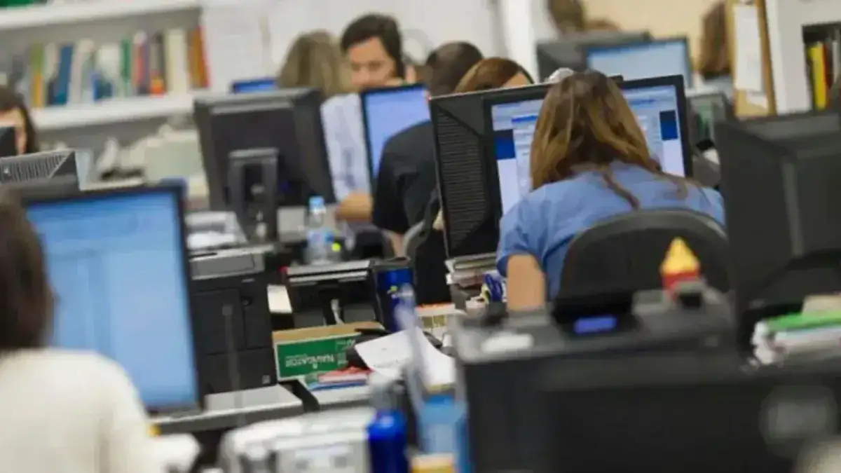 El Gobierno aumentó los sueldos de empleados públicos con regímenes especiales