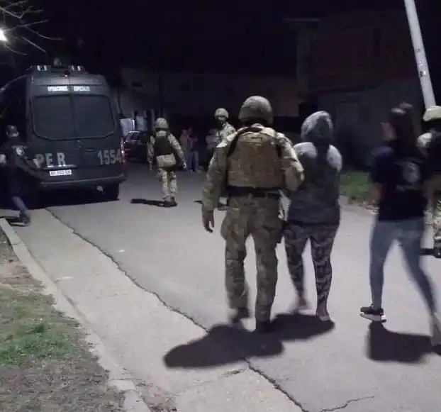 Dos detenidos por fraccionar y comercializar droga