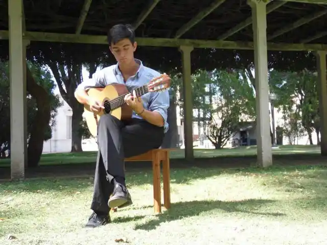 “Partiendo”: Música para guitarra sola