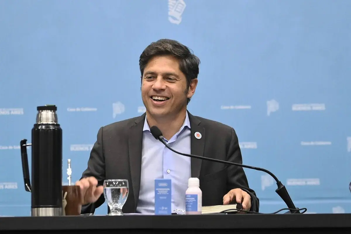 El libro propone analizar las distintas escuelas económicas sin limitarse a una única mirada teórica.