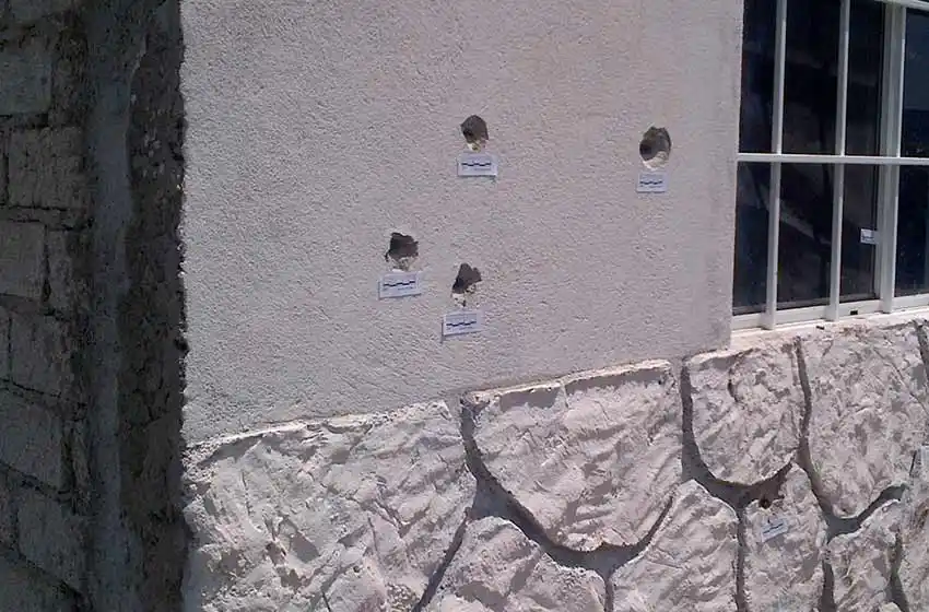 Otra vez, balearon el frente de una casa