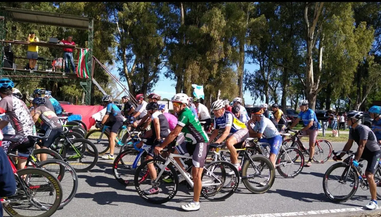 Los ciclistas, durante la jornada que se llevó a cabo en Tandil