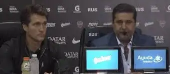 Angelici y Guillermo Barros Schelotto anunciaron la partida del mellizo