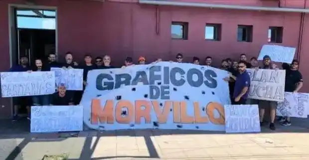 Una histórica gráfica cierra su planta en Avellaneda y los trabajadores resisten con una "permanencia indefinida"