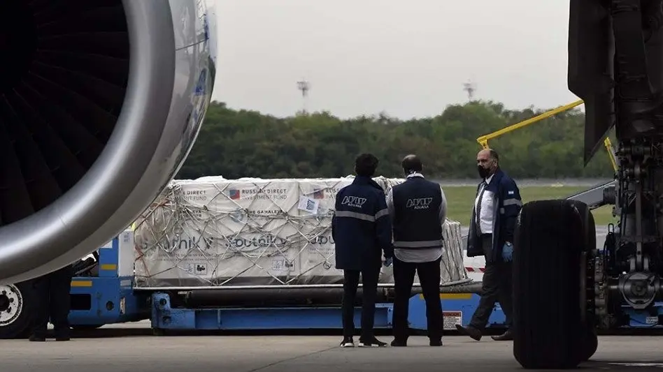Llega esta noche un vuelo de Aerolíneas Argentinas con 800 mil dosis de vacunas Sputnik V