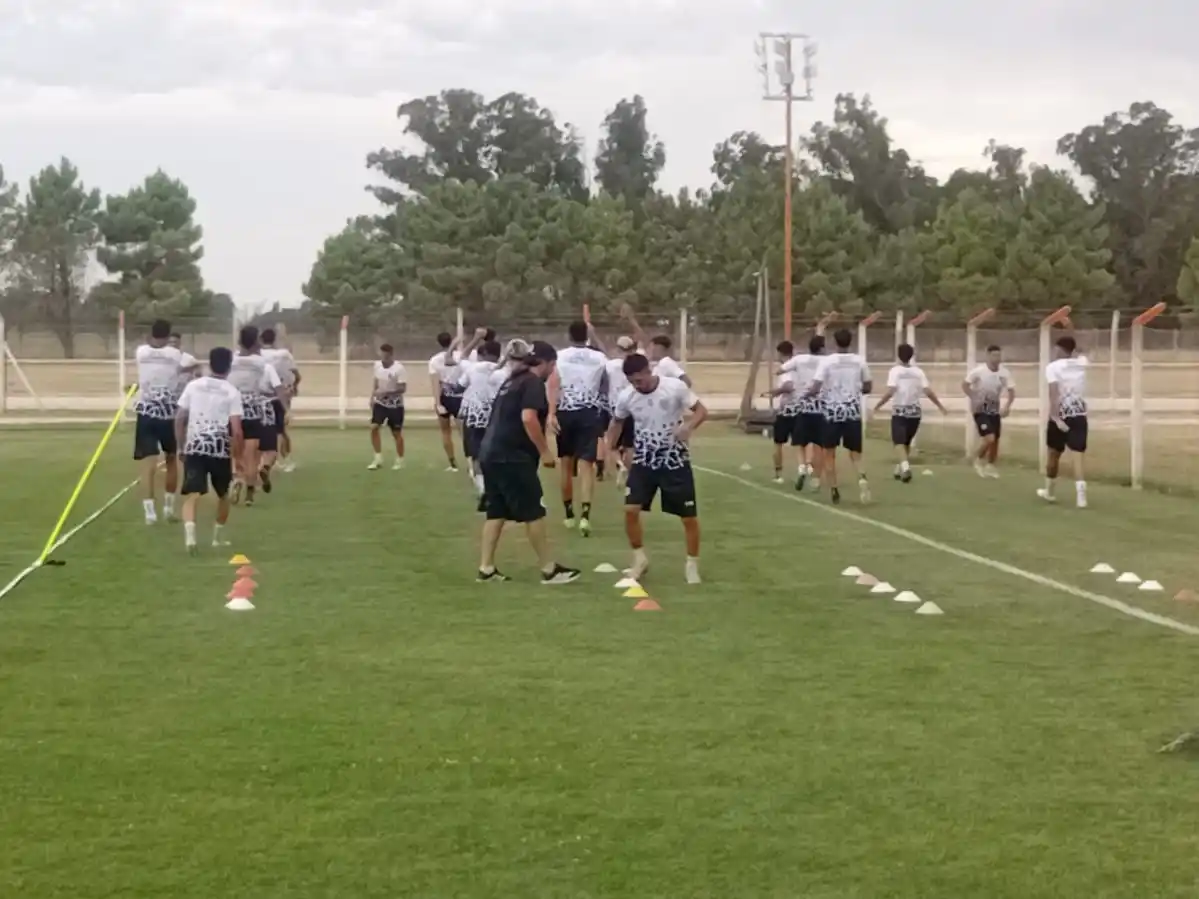 Fénix realiza su pretemporada en San Cayetano